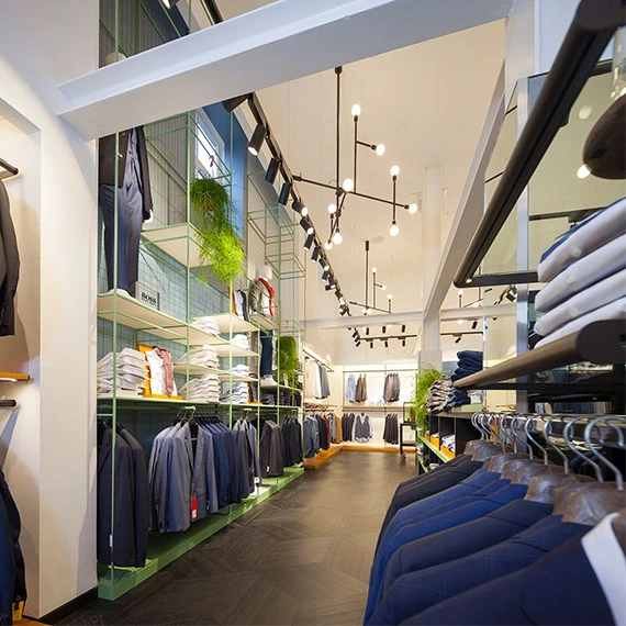 Interieur van Bos Men Shop in Middelburg met stijlvolle herenkleding