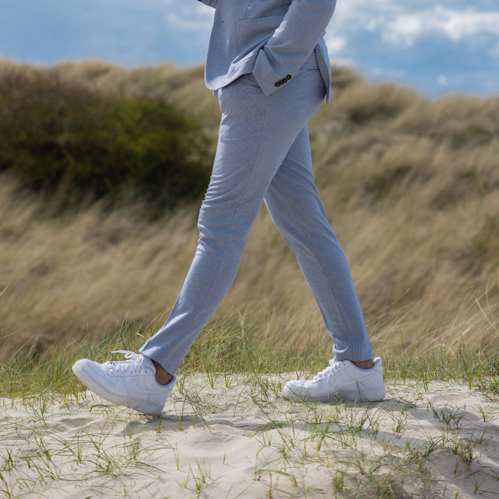 Sneakers onder trouwpak Sneakers onder trouwpak